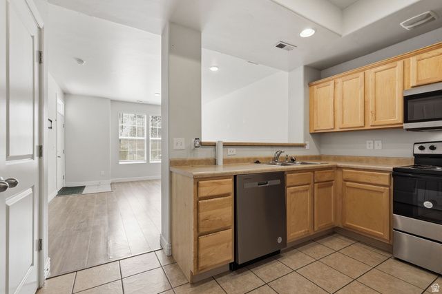 10646 S CAVE RUN LN, South Jordan, UT 84009