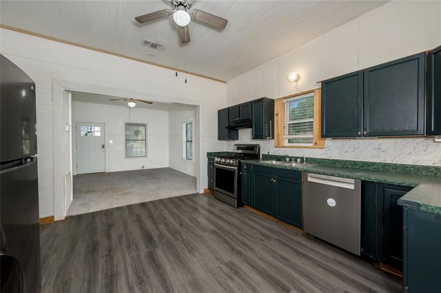 506 N Hill ST, Caldwell, TX 77836