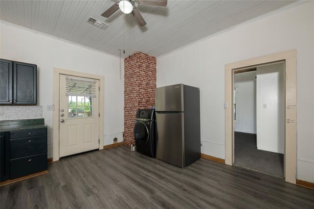 506 N Hill ST, Caldwell, TX 77836