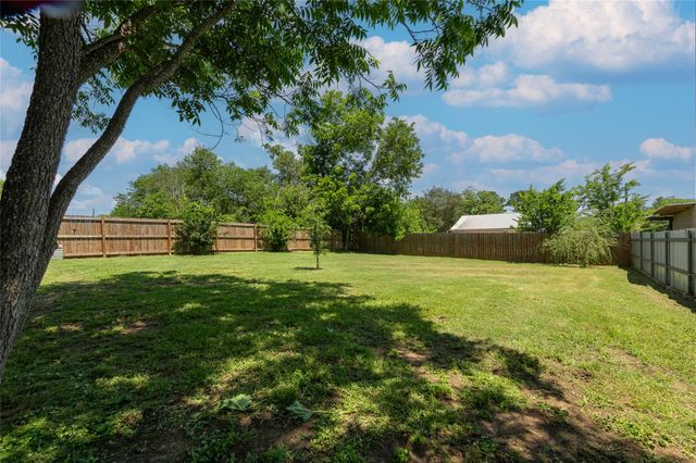 506 N Hill ST, Caldwell, TX 77836