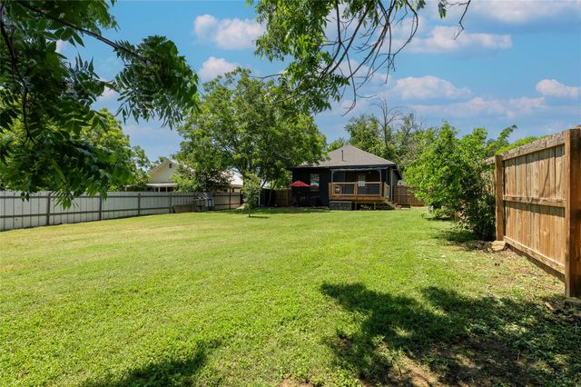 506 N Hill ST, Caldwell, TX 77836