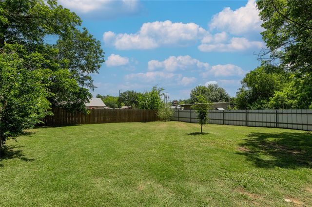 506 N Hill ST, Caldwell, TX 77836