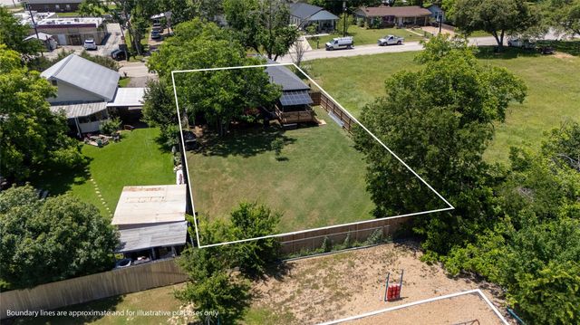 506 N Hill ST, Caldwell, TX 77836