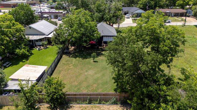 506 N Hill ST, Caldwell, TX 77836