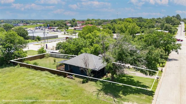 506 N Hill ST, Caldwell, TX 77836