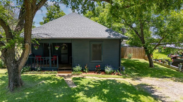 506 N Hill ST, Caldwell, TX 77836