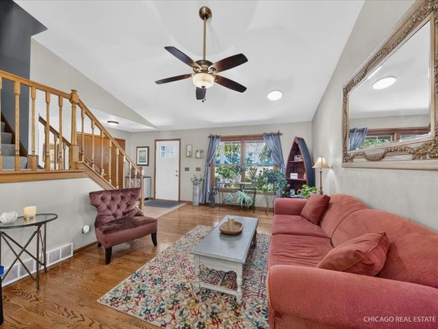 3028 Virginia Avenue, Mchenry, IL 60050