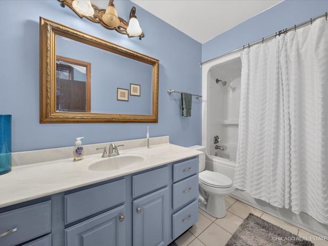 3028 Virginia Avenue, Mchenry, IL 60050