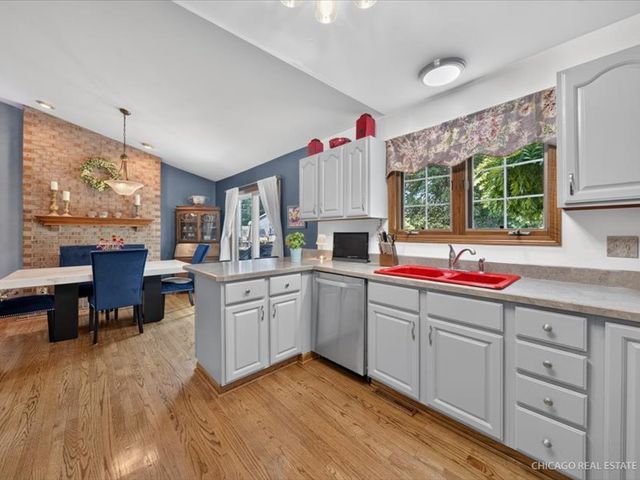 3028 Virginia Avenue, Mchenry, IL 60050