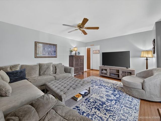 3028 Virginia Avenue, Mchenry, IL 60050