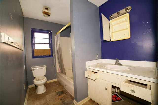 E 332 Prospect ST, Covington, VA 24426