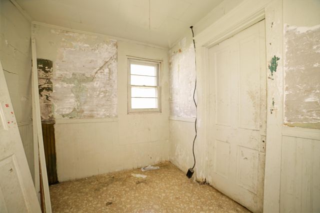 E 332 Prospect ST, Covington, VA 24426