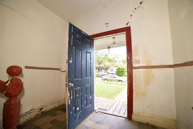 E 332 Prospect ST, Covington, VA 24426