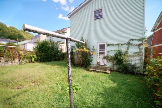 E 332 Prospect ST, Covington, VA 24426