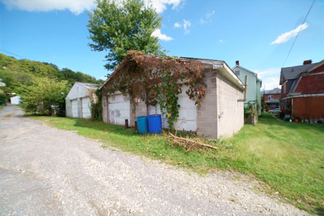 E 332 Prospect ST, Covington, VA 24426