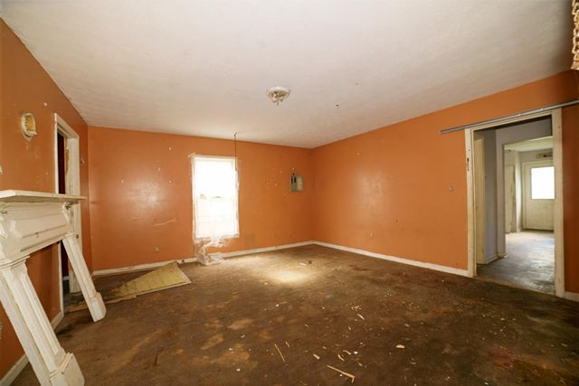 E 332 Prospect ST, Covington, VA 24426