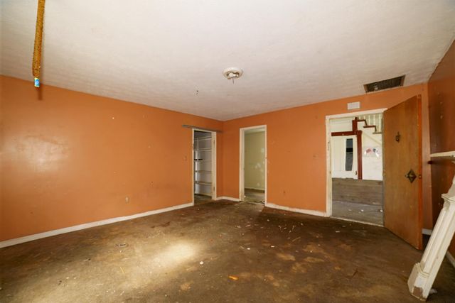 E 332 Prospect ST, Covington, VA 24426