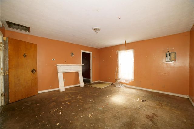 E 332 Prospect ST, Covington, VA 24426