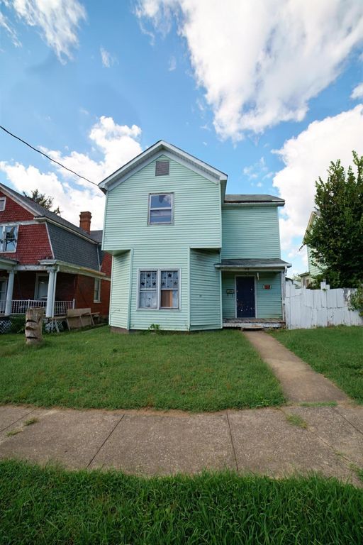 E 332 Prospect ST, Covington, VA 24426
