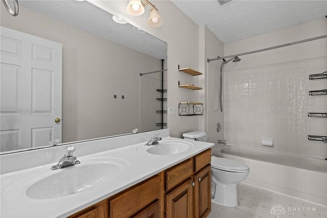 53 Meadows Drive, Springboro, OH 45066