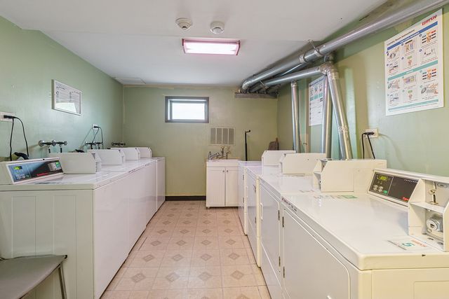 9654 NOTTINGHAM Avenue 1C, Chicago Ridge, IL 60415