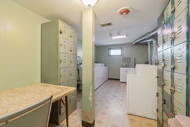 9654 NOTTINGHAM Avenue 1C, Chicago Ridge, IL 60415