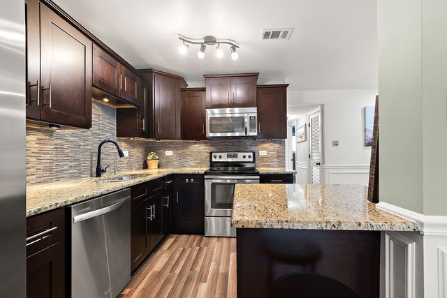 9654 NOTTINGHAM Avenue 1C, Chicago Ridge, IL 60415