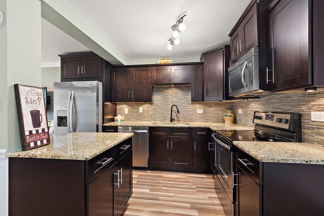 9654 NOTTINGHAM Avenue 1C, Chicago Ridge, IL 60415