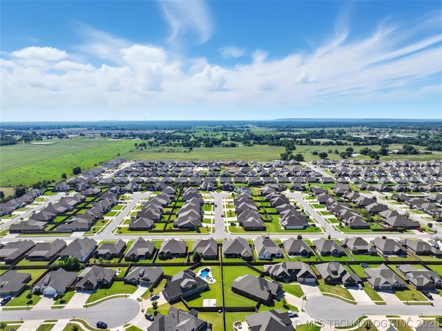 10434 S 232nd East Avenue, Broken Arrow, OK 74014