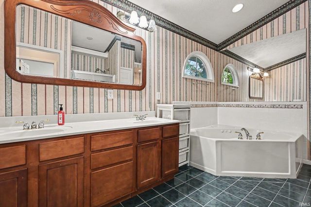 2166 Willow Creek Drive, Mishawaka, IN 46545