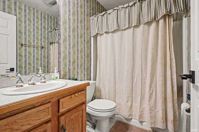 2166 Willow Creek Drive, Mishawaka, IN 46545