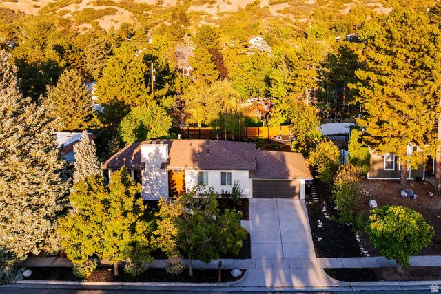 8505 S KINGS COVE DR, Salt Lake City, UT 84121