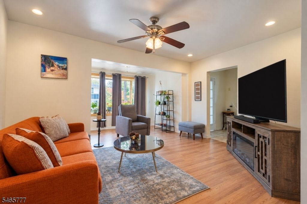 241 Roosevelt St, Teaneck Twp., NJ 07666 — photo 5