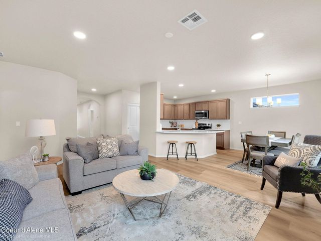 987 E Healy Ave, Post Falls, ID 83854