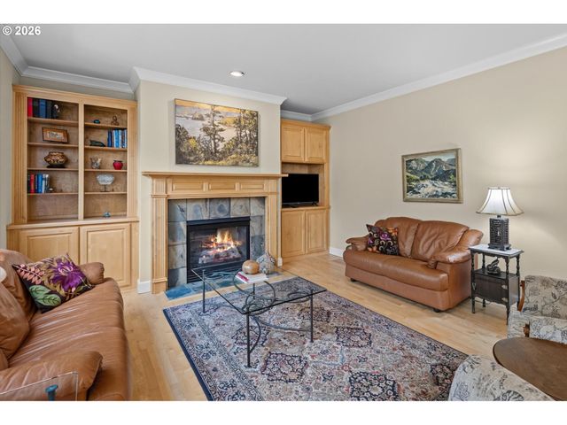 4735 AMHERST Ct, Lake Oswego, OR 97035