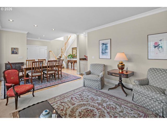 4735 AMHERST Ct, Lake Oswego, OR 97035