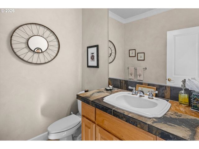 4735 AMHERST Ct, Lake Oswego, OR 97035
