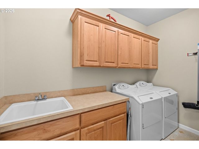 4735 AMHERST Ct, Lake Oswego, OR 97035