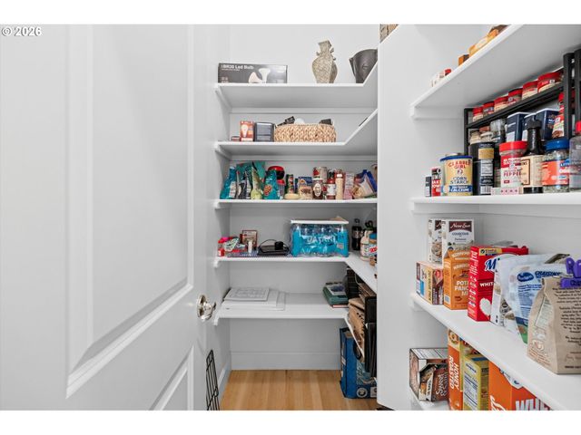 4735 AMHERST Ct, Lake Oswego, OR 97035