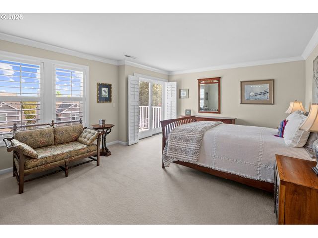 4735 AMHERST Ct, Lake Oswego, OR 97035