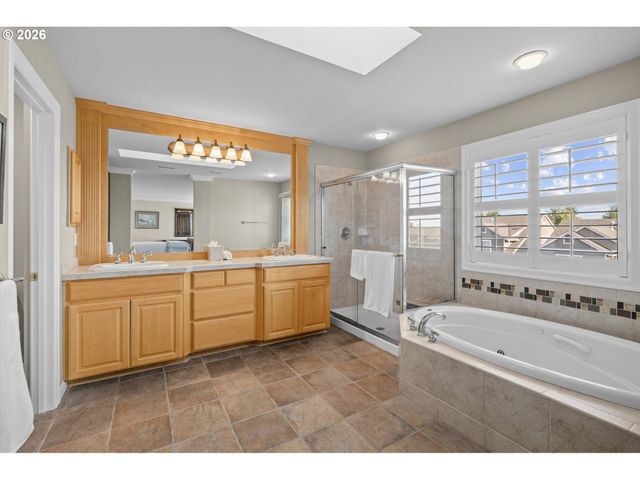 4735 AMHERST Ct, Lake Oswego, OR 97035