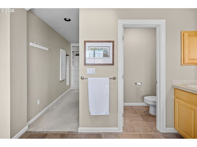 4735 AMHERST Ct, Lake Oswego, OR 97035