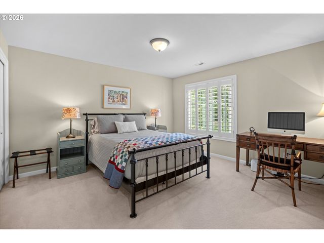 4735 AMHERST Ct, Lake Oswego, OR 97035