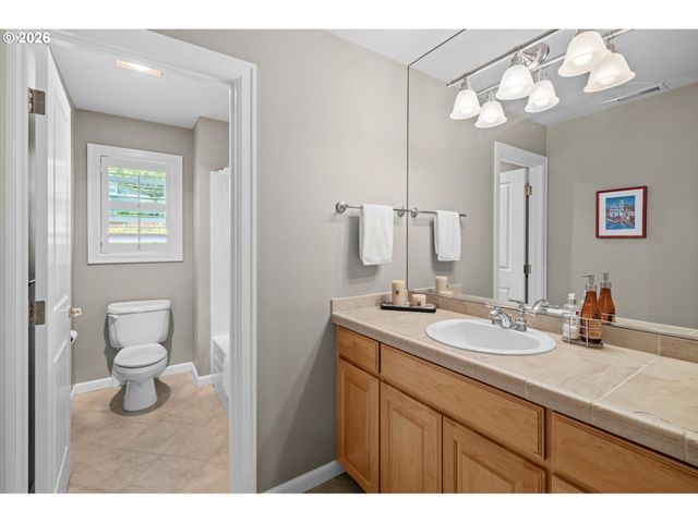 4735 AMHERST Ct, Lake Oswego, OR 97035