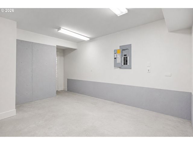 4735 AMHERST Ct, Lake Oswego, OR 97035