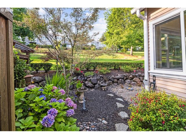 4735 AMHERST Ct, Lake Oswego, OR 97035