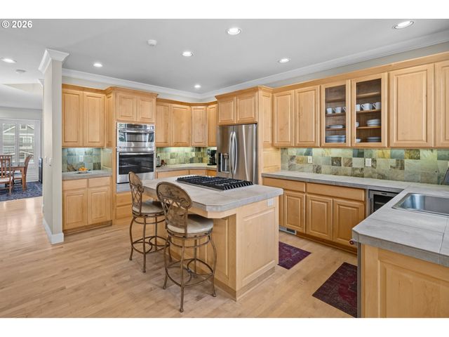 4735 AMHERST Ct, Lake Oswego, OR 97035