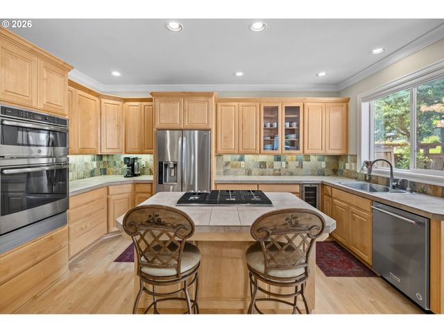 4735 AMHERST Ct, Lake Oswego, OR 97035