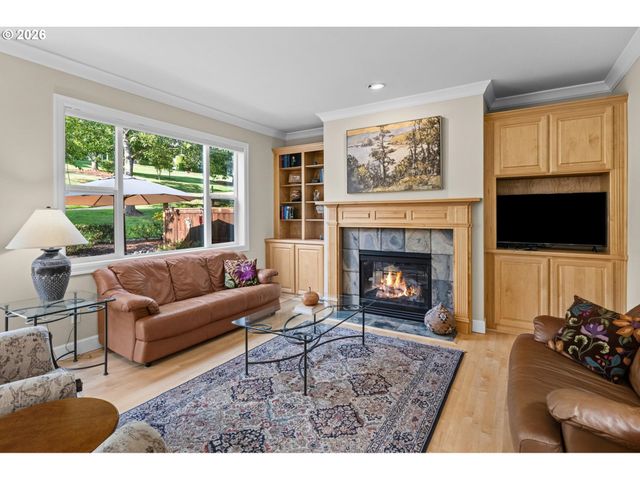 4735 AMHERST Ct, Lake Oswego, OR 97035