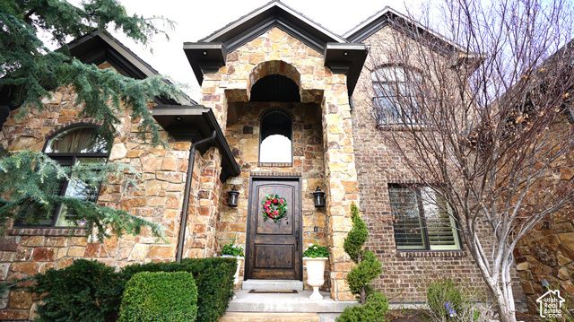7256 S MILNE GARDEN CIR, Cottonwood Heights, UT 84047